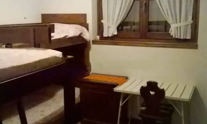 Rexer-Ardesio-Vendesi-appartamento-in-via-Val-las-Ardesio-CameraDaLetto
