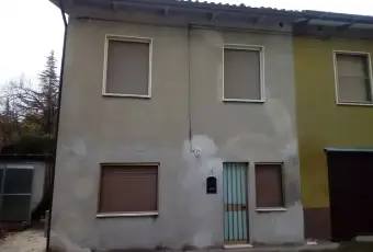 Rexer-Neviano-degli-Arduini-Casa-indipendente-su-lati-con-giardino-mq-Garage