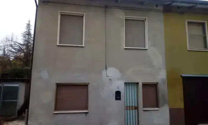 Rexer-Neviano-degli-Arduini-Casa-indipendente-su-lati-con-giardino-mq-Garage