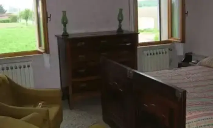 Rexer-Borgofranco-sul-Po-Casa-di-campagna-con-biolche-di-terra-capannone-Altro