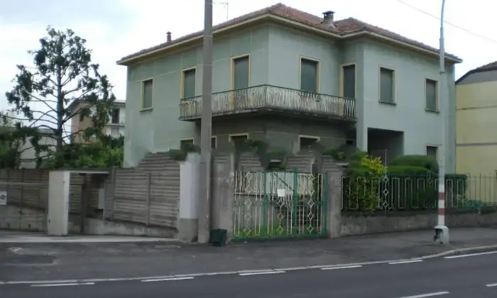 Rexer-Fara-Gera-dAdda-Vendesi-casa-indipendente-via-Abele-CrespiCentro-Fara-Gera-dAdda-Terrazzo