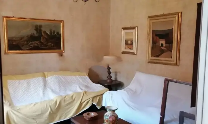 Rexer-Borgo-a-Mozzano-Vendesi-Villa-in-Localit-Pastino-Pastino-Borgo-a-Mozzano-CameraDaLetto