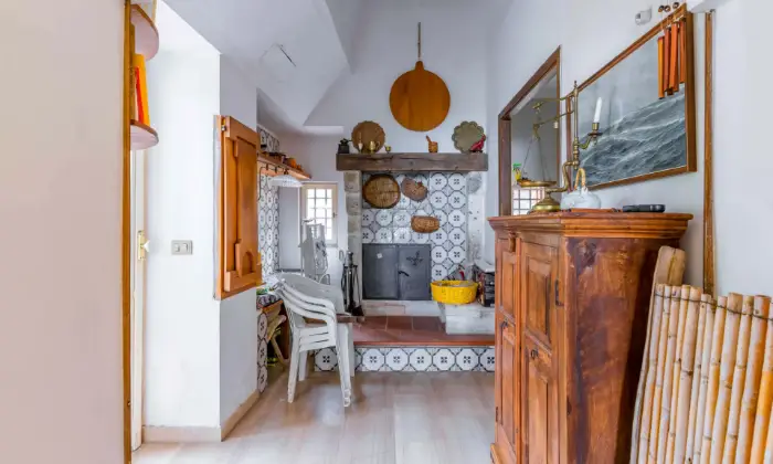 Rexer-Rodi-Garganico-Spaziosa-villa-immersa-nel-verde-tra-Rodi-Garganico-e-San-Menaio-CUCINA