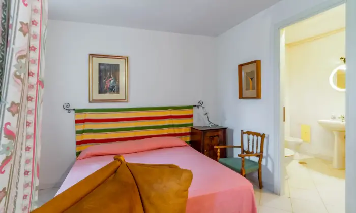 Rexer-Rodi-Garganico-Spaziosa-villa-immersa-nel-verde-tra-Rodi-Garganico-e-San-Menaio-CAMERA-DA-LETTO