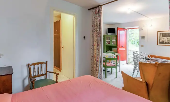 Rexer-Rodi-Garganico-Spaziosa-villa-immersa-nel-verde-tra-Rodi-Garganico-e-San-Menaio-CAMERA-DA-LETTO
