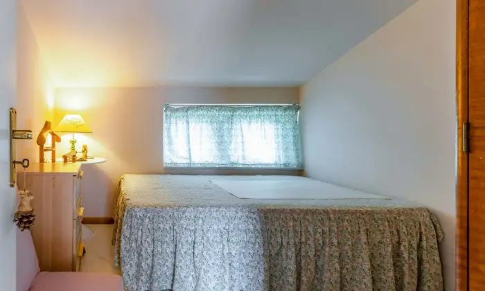 Rexer-Rodi-Garganico-Spaziosa-villa-immersa-nel-verde-tra-Rodi-Garganico-e-San-Menaio-CAMERA-DA-LETTO