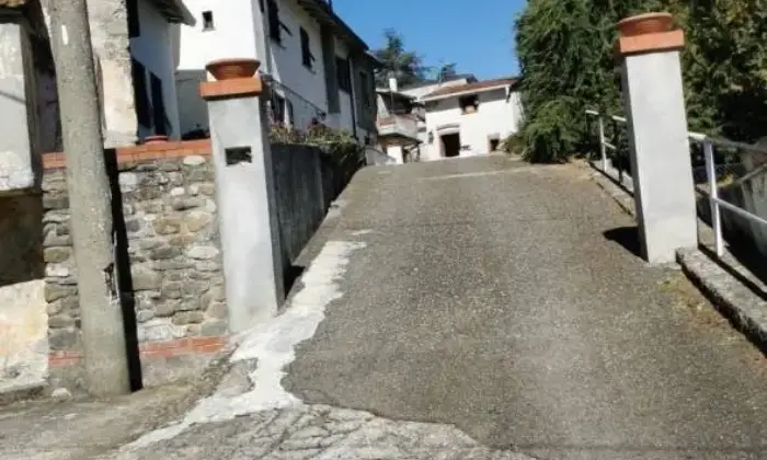Rexer-Fivizzano-Terratetto-unifamiliare-in-via-del-Castello-Giardino