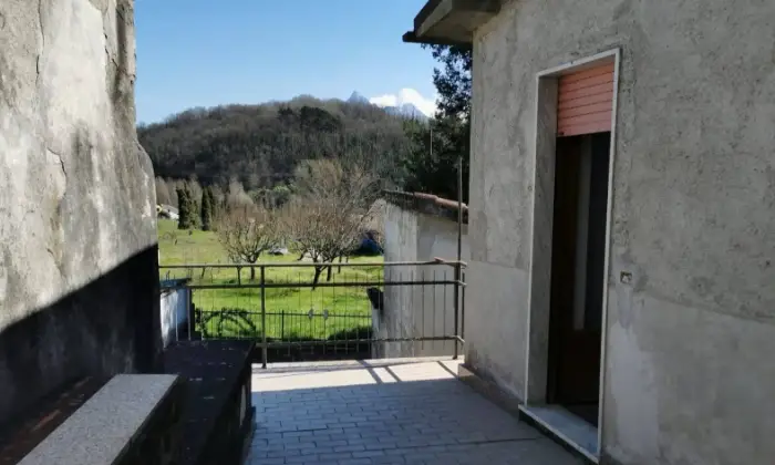 Rexer-Fivizzano-Terratetto-unifamiliare-in-via-del-Castello-Terrazzo