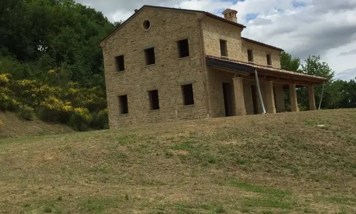 Rexer-Rosora-Casa-colonica-in-vendita-a-Rosora-in-via-Fondiglie-Giardino