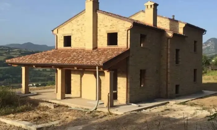 Rexer-Rosora-Casa-colonica-in-vendita-a-Rosora-in-via-Fondiglie-Giardino