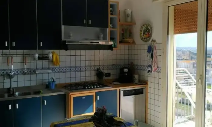 Rexer-Marsala-Ampio-appartamento-semiarredato-con-posto-auto-assegnato-Cucina