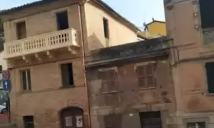 Rexer-Osimo-Casa-indipendente-mq-disposta-su-tre-livelli-Garage