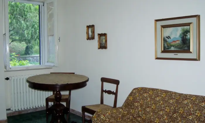 Rexer-Cagli-Tre-fabbricati-con-ampio-parco-vicino-bel-centro-storico-Marche-Salone