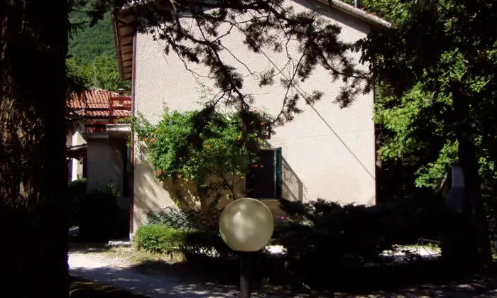 Rexer-Cagli-Tre-fabbricati-con-ampio-parco-vicino-bel-centro-storico-Marche-Terrazzo