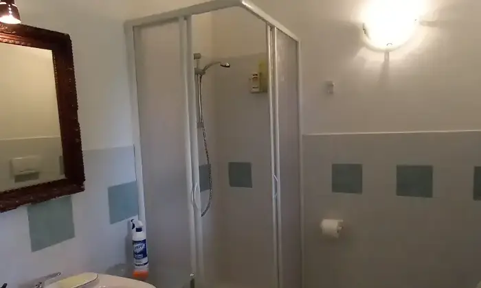 Rexer-Cagli-Tre-fabbricati-con-ampio-parco-vicino-bel-centro-storico-Marche-Bagno