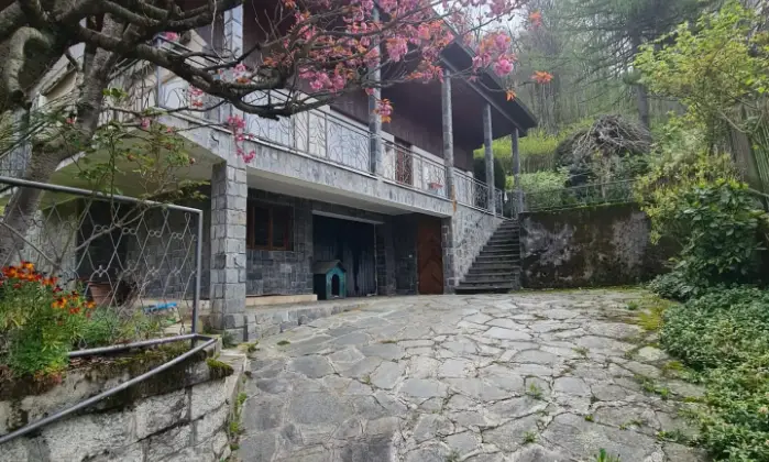 Rexer-Valduggia-Vendesi-Villa-a-localit-Val-Piana-a-Valduggia-Facciata