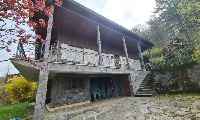 Rexer-Valduggia-Vendesi-Villa-a-localit-Val-Piana-a-Valduggia-Facciata