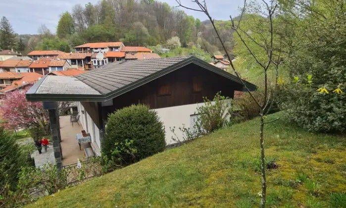 Rexer-Valduggia-Vendesi-Villa-a-localit-Val-Piana-a-Valduggia-GIARDINO
