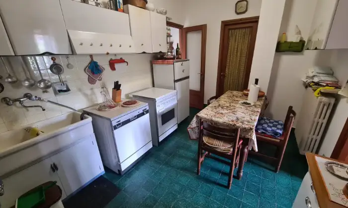 Rexer-Valduggia-Vendesi-Villa-a-localit-Val-Piana-a-Valduggia-CUCINA