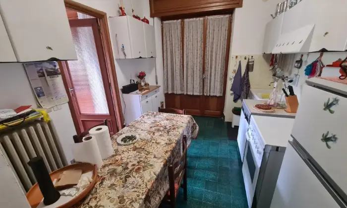 Rexer-Valduggia-Vendesi-Villa-a-localit-Val-Piana-a-Valduggia-CUCINA