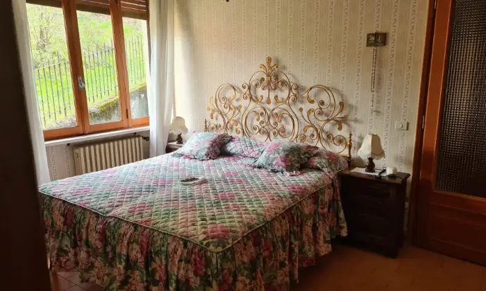 Rexer-Valduggia-Vendesi-Villa-a-localit-Val-Piana-a-Valduggia-CAMERA-DA-LETTO