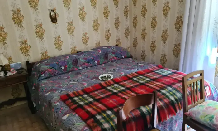 Rexer-Valduggia-Vendesi-Villa-a-localit-Val-Piana-a-Valduggia-CAMERA-DA-LETTO