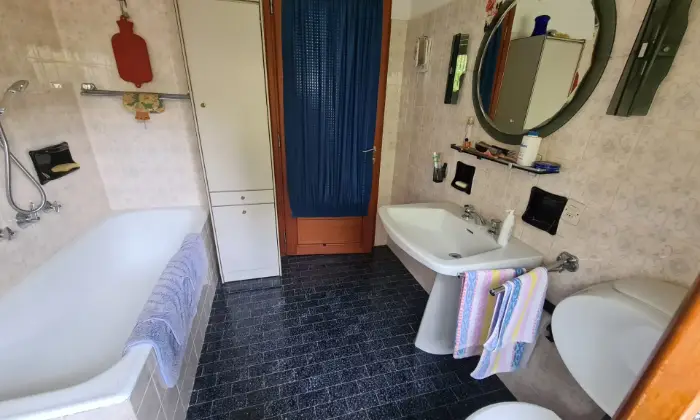 Rexer-Valduggia-Vendesi-Villa-a-localit-Val-Piana-a-Valduggia-BAGNO