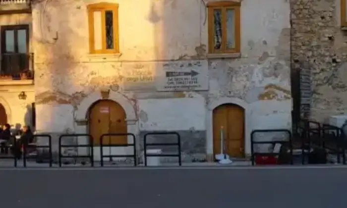 Rexer-SantAngelo-a-Fasanella-Vemdesi-abitazione-ristrutturata-corso-apollo-Facciata