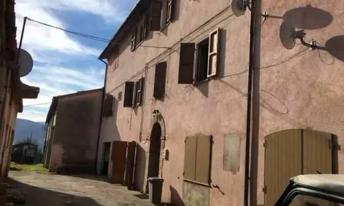 Rexer-Fabriano-Vendesi-ampio-casolare-Terrazzo