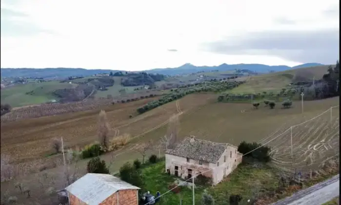Rexer-Arcevia-Rustico-casa-colonica-in-vendita-presso-Piticchio-di-ARCEVIA-AN-Terrazzo