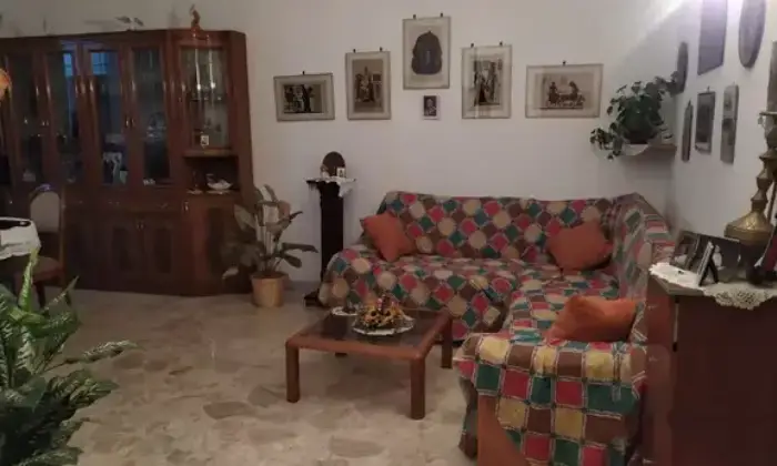 Rexer-Taranto-Vendesi-trilocale-al-piano-a-Taranto-TA-Salone