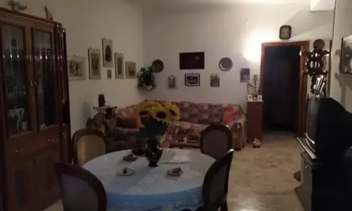 Rexer-Taranto-Vendesi-trilocale-al-piano-a-Taranto-TA-Salone
