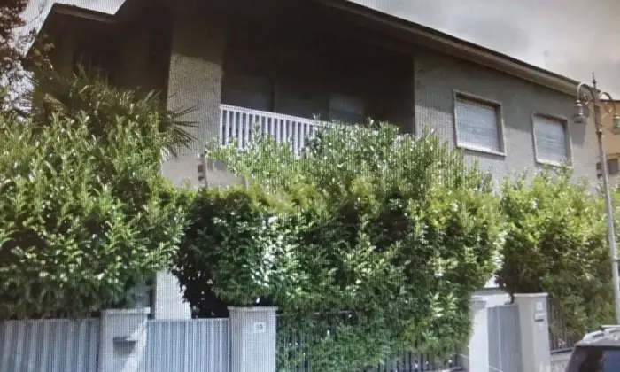 Rexer-Pietrasanta-Vendesi-Attico-via-Guglielmo-Marconi-Pietrasanta-Garage