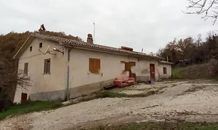Rexer-Rocca-Sinibalda-Casale-Strada-Provinciale-Roccasinibalda-Longone-Rocca-Sinibalda-Giardino
