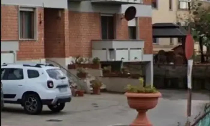 Rexer-Pescia-Vendesi-limmobile-in-Viale-Europa-a-Pescia-Garage