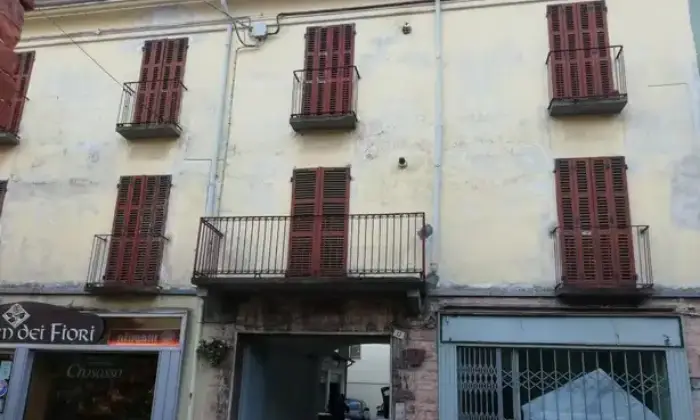 Rexer-PontCanavese-Palazzo-Edificio-in-Vendita-Garage