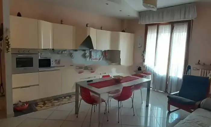 Rexer-Castelfiorentino-Vendesi-appartamento-in-Piazza-Luigi-Cherubini-Centro-Castelfiorentino-Cucina