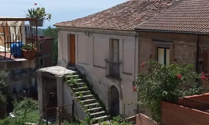 Rexer-Nicotera-Vendesi-casa-a-Comerconi-frazione-di-Nicotera-Terrazzo