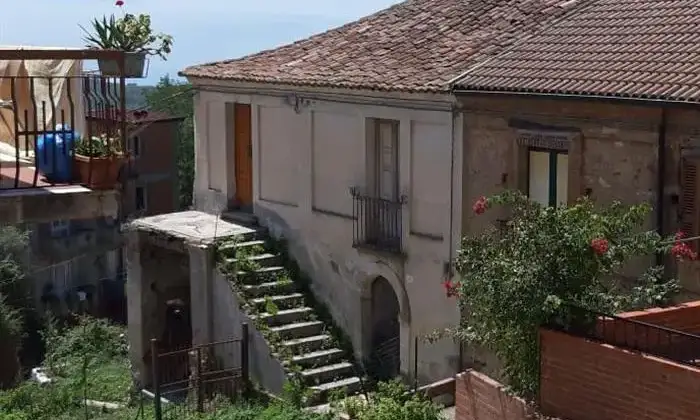 Rexer-Nicotera-Vendesi-casa-a-Comerconi-frazione-di-Nicotera-Terrazzo