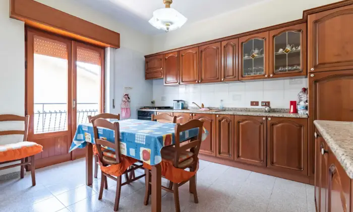 Rexer-Ciminna-Ampio-e-luminoso-appartamento-con-seminterrato-CUCINA