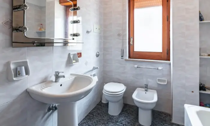 Rexer-Ciminna-Ampio-e-luminoso-appartamento-con-seminterrato-BAGNO