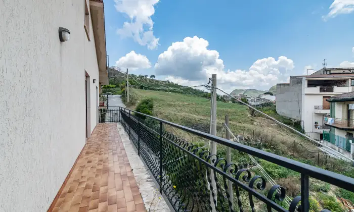 Rexer-Ciminna-Ampio-e-luminoso-appartamento-con-seminterrato-BALCONE