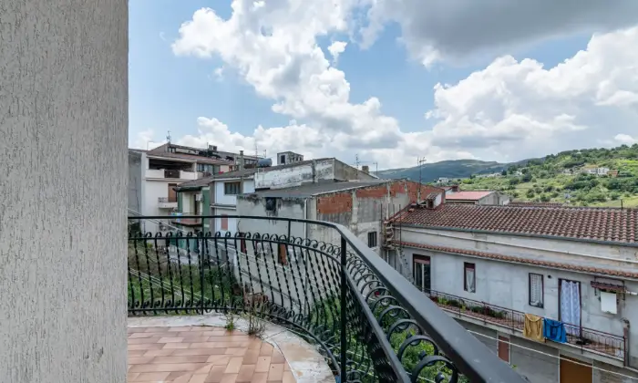 Rexer-Ciminna-Ampio-e-luminoso-appartamento-con-seminterrato-BALCONE