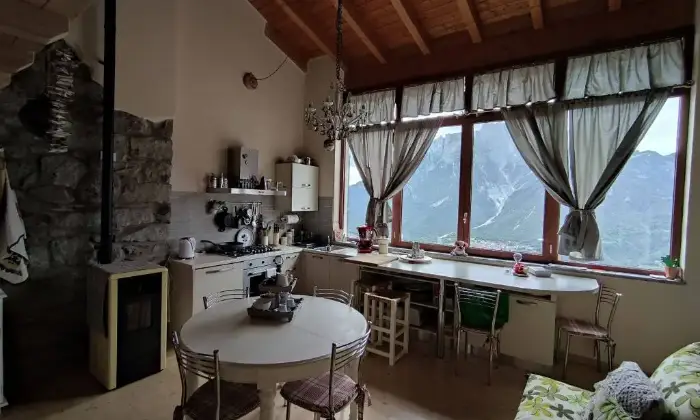 Rexer-Cimbergo-Terratetto-unifamiliare-via-Dassa-Cimbergo-Cucina