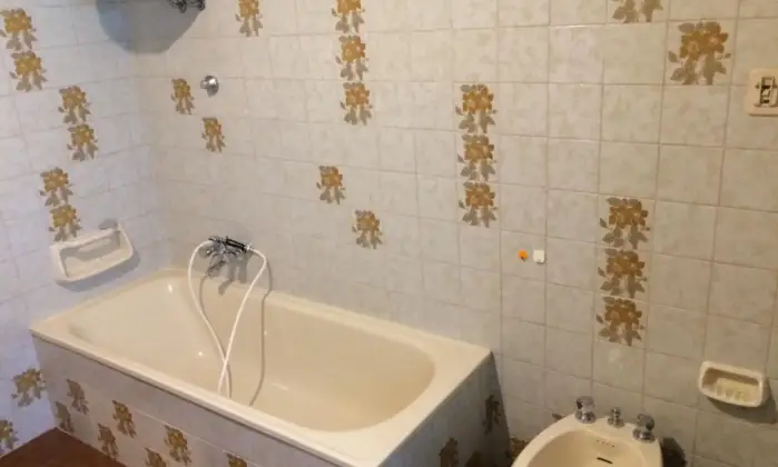 Rexer-Roccaspinalveti-Fabbricato-in-centro-a-Roccaspinalveti-CH-Bagno
