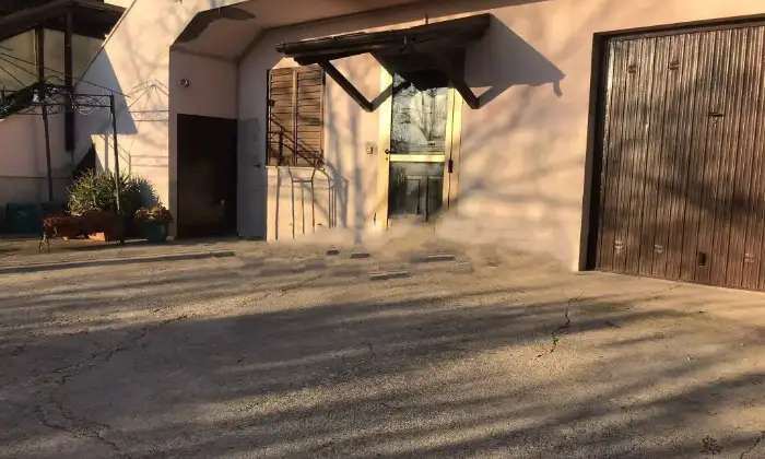 Rexer-Corinaldo-Casa-colonica-Strada-dei-Tre-Camini-Corinaldo-Garage