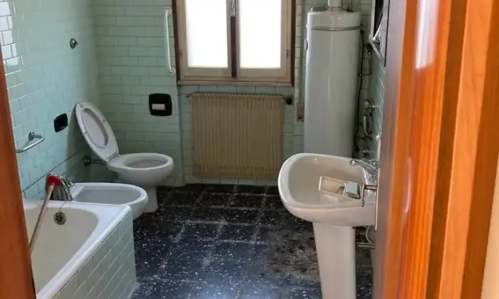 Rexer-San-Stino-di-Livenza-Casa-indipendente-da-ristrutturare-con-giardino-Bagno