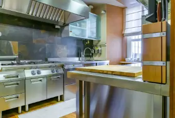 Rexer-Mortara-Immobile-spazioso-con-finiture-di-pregio-in-ex-convento-CUCINA