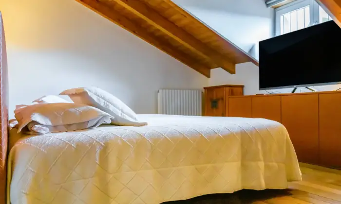 Rexer-Mortara-Immobile-spazioso-con-finiture-di-pregio-in-ex-convento-CAMERA-DA-LETTO