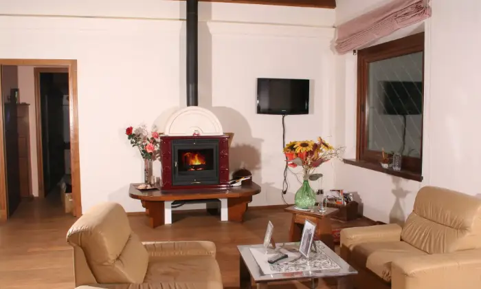 Rexer-Bibbiena-Splendida-villa-su-tre-livelli-con-ampio-parcogiardino-SALONE